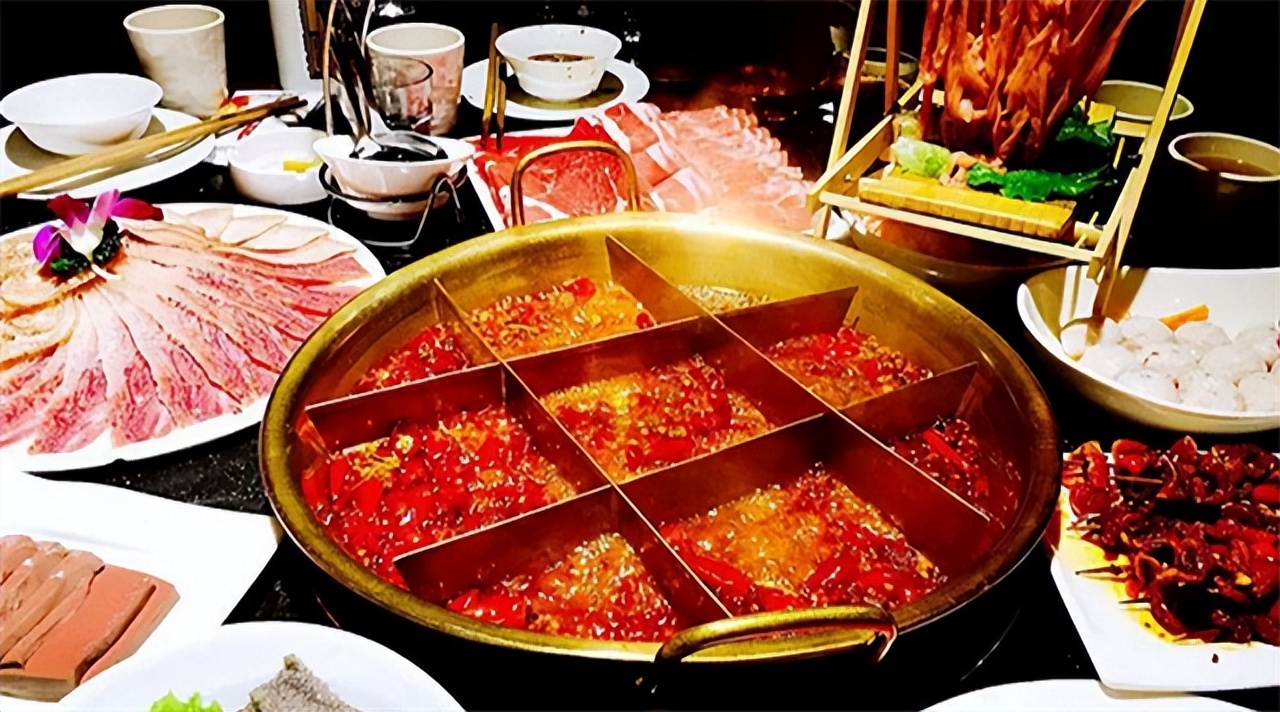 美国小伙在中国生活8年，回国后绝望吐槽，连夜买机票回中国