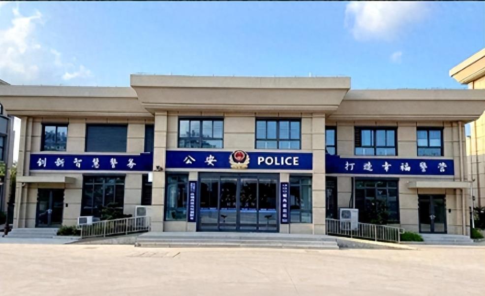 24岁小伙和大妈开房,*拍偷**整个过程,大妈哭诉道这会让我终身蒙羞