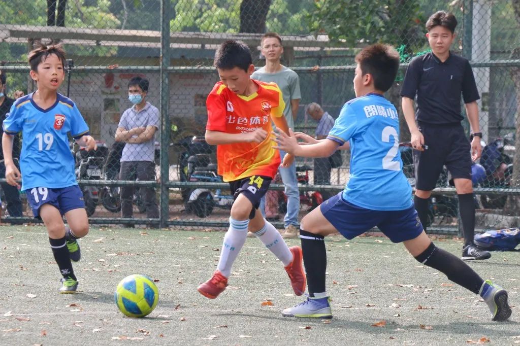 足够精彩校园足球联赛火热进行中,中山足球俱乐部联赛