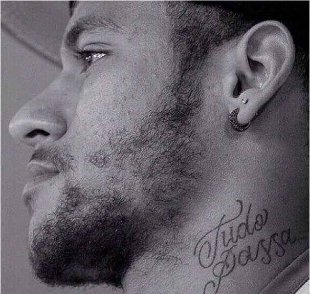 内马尔纹身全过程,内马尔纹身时视频