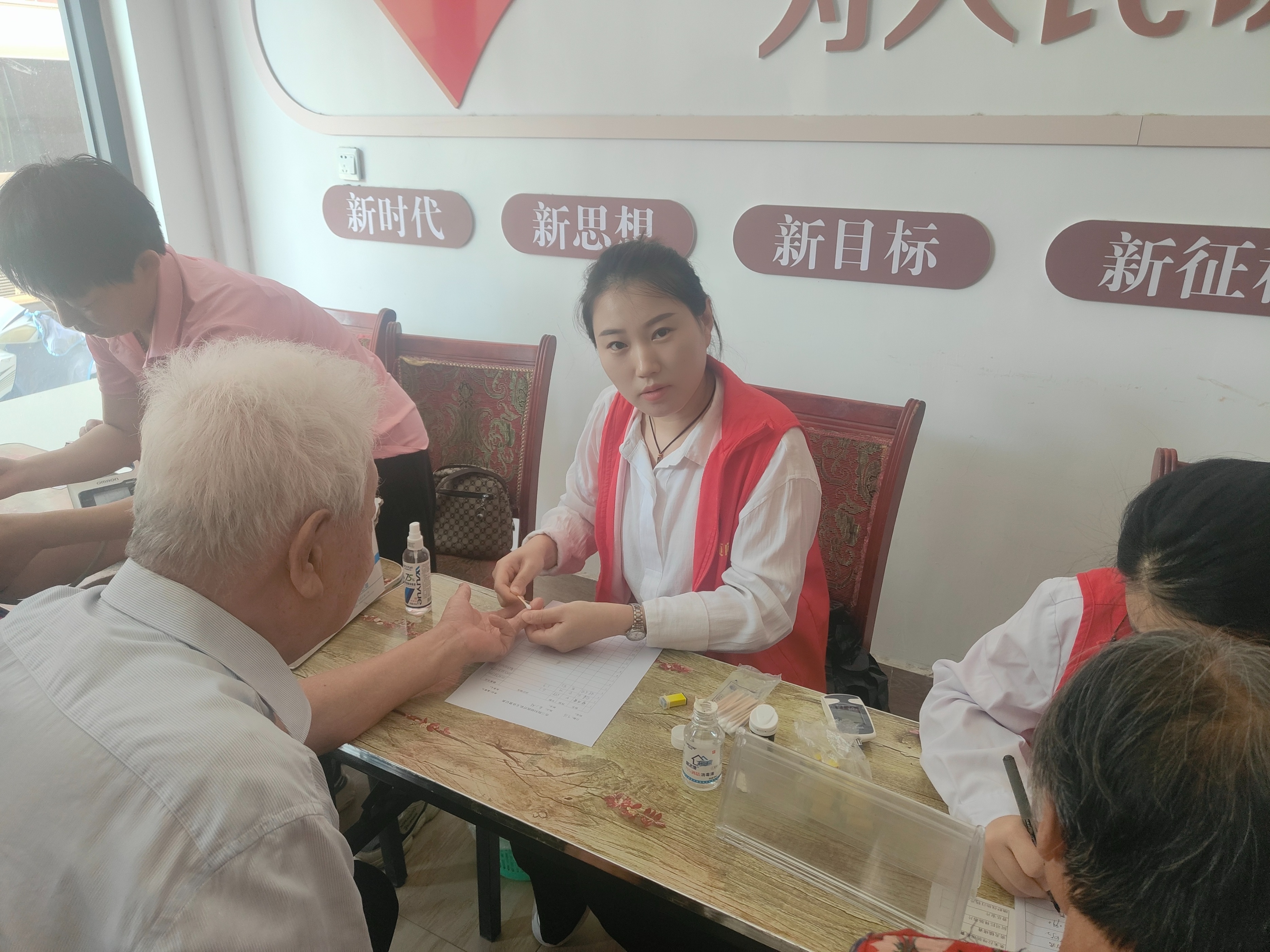 市三院联合宏仁堂“服务百姓健康行动”走进淄川龙泉镇龙二村义诊