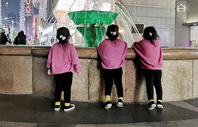 同卵双胞胎患自闭症的概率高吗,同卵三胞胎女儿都患自闭症