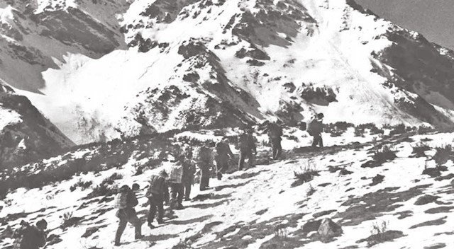 1934年长征前，陈毅找到*德朱**：我还要指挥作战，请不要把我留下