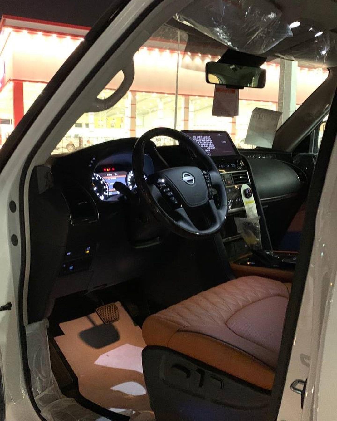 日产途乐2024款最新款内饰,2023款途乐4.0顶配自驾游