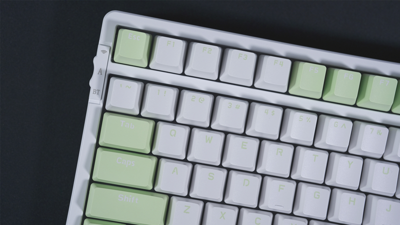 黑爵ak992侧刻机械键盘蓝沁,黑爵机械键盘青轴冰蓝开箱