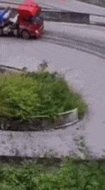 搞笑趣图：抓了一只变异神兽，不知道什么时候可以化成人形