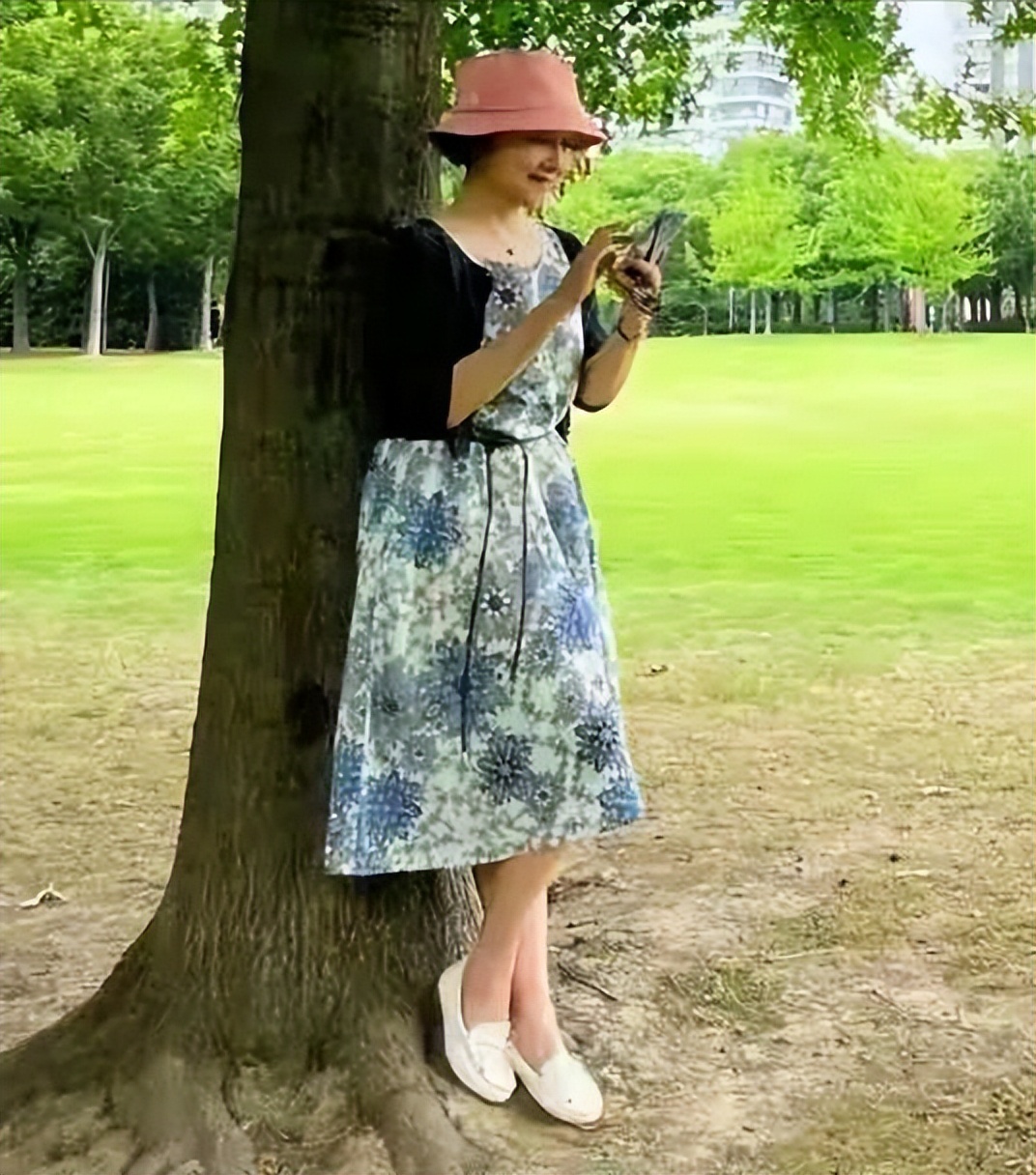 黄梅莹的穿搭,黄梅莹70岁穿搭