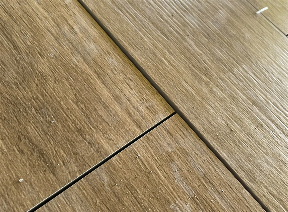 木纹砖到底怎么选,木纹砖为什么不建议铺