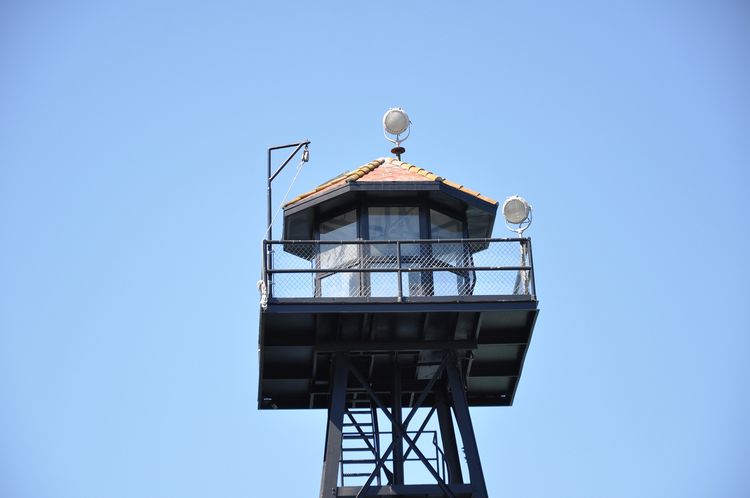 回味旧金山探访成功者的庄园,一种窗口令艾尔卡彭等囚犯备受折磨