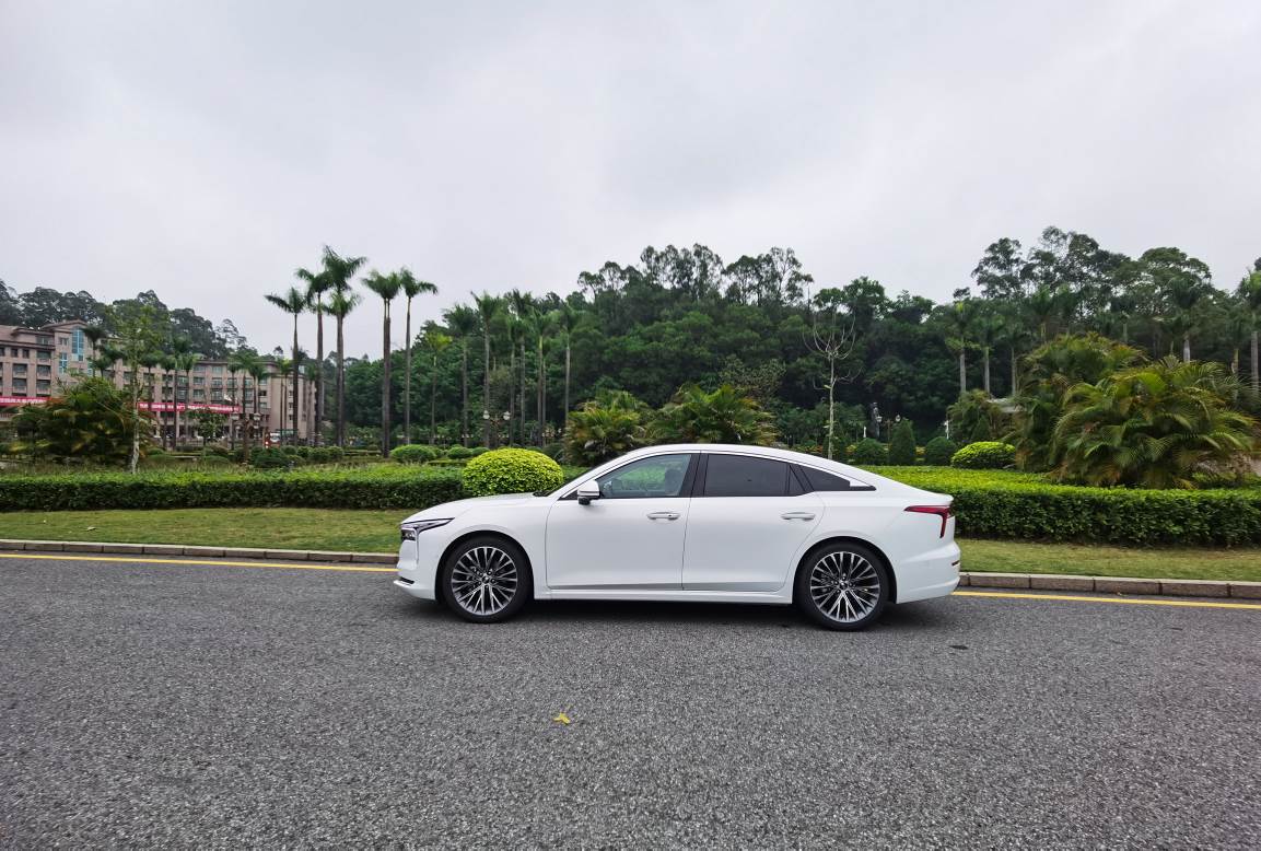 14奔腾b70试驾完整视频,奔腾b7015周年纪念版