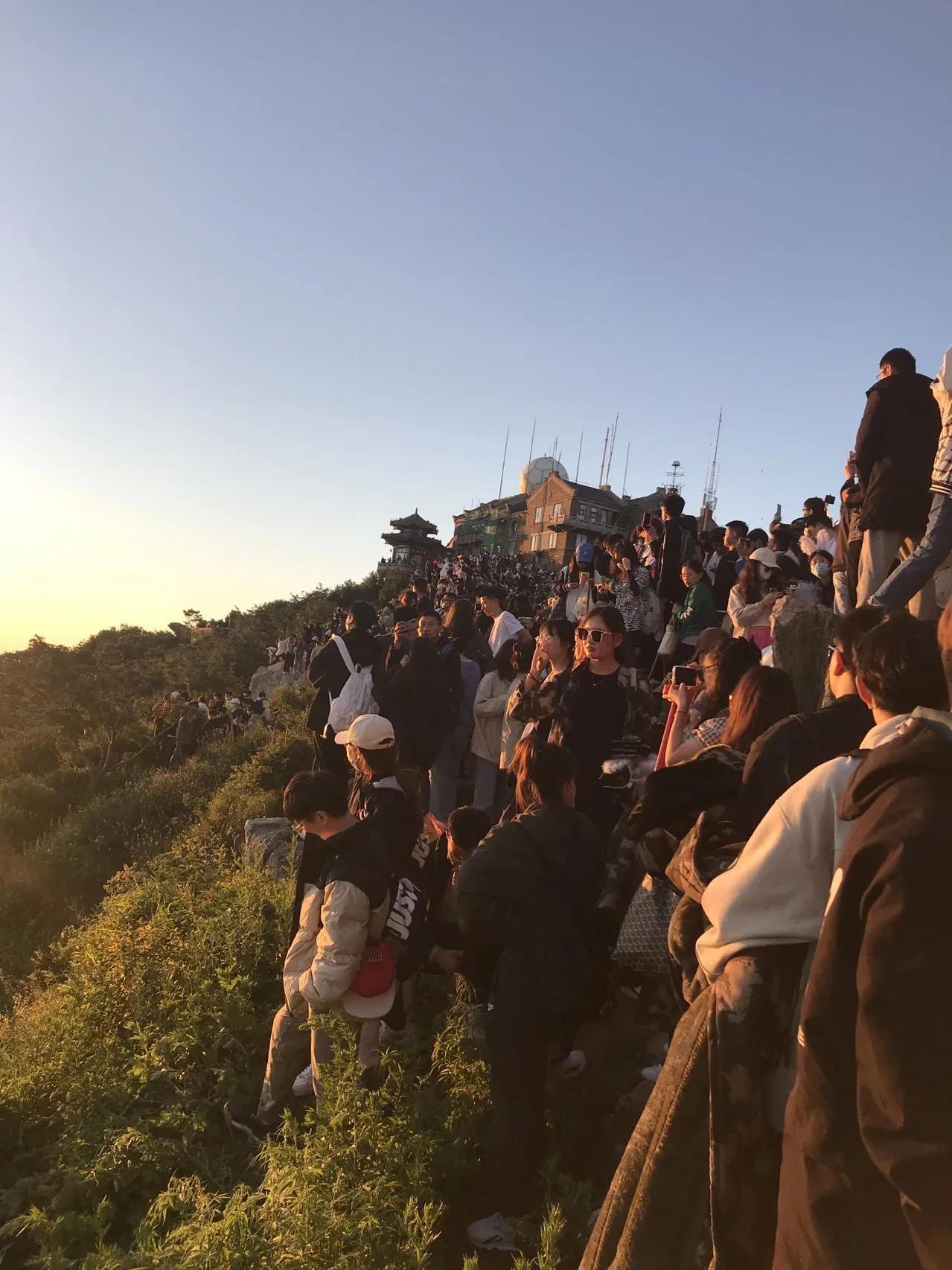 夜登泰山观日出最详细攻略,爬泰山看日出日落赏泰山美景