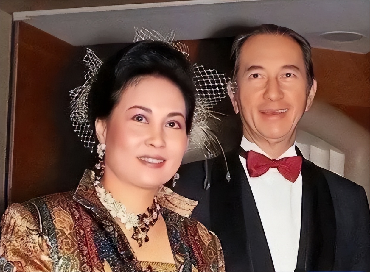 赌王三太和四太翡翠项链对比,赌王三太戴过的钻戒