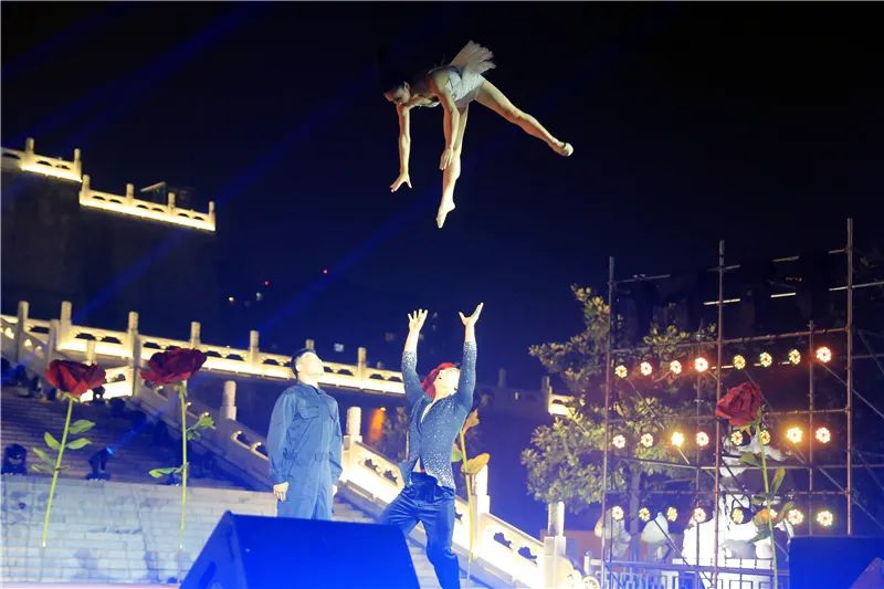 “千年老咸阳活力新渭城”主题文艺演出《杂技专场》震撼亮相