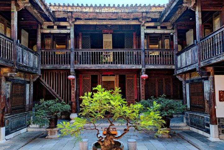 这座好吃好玩好住的云南小城，我劝你一定早点去