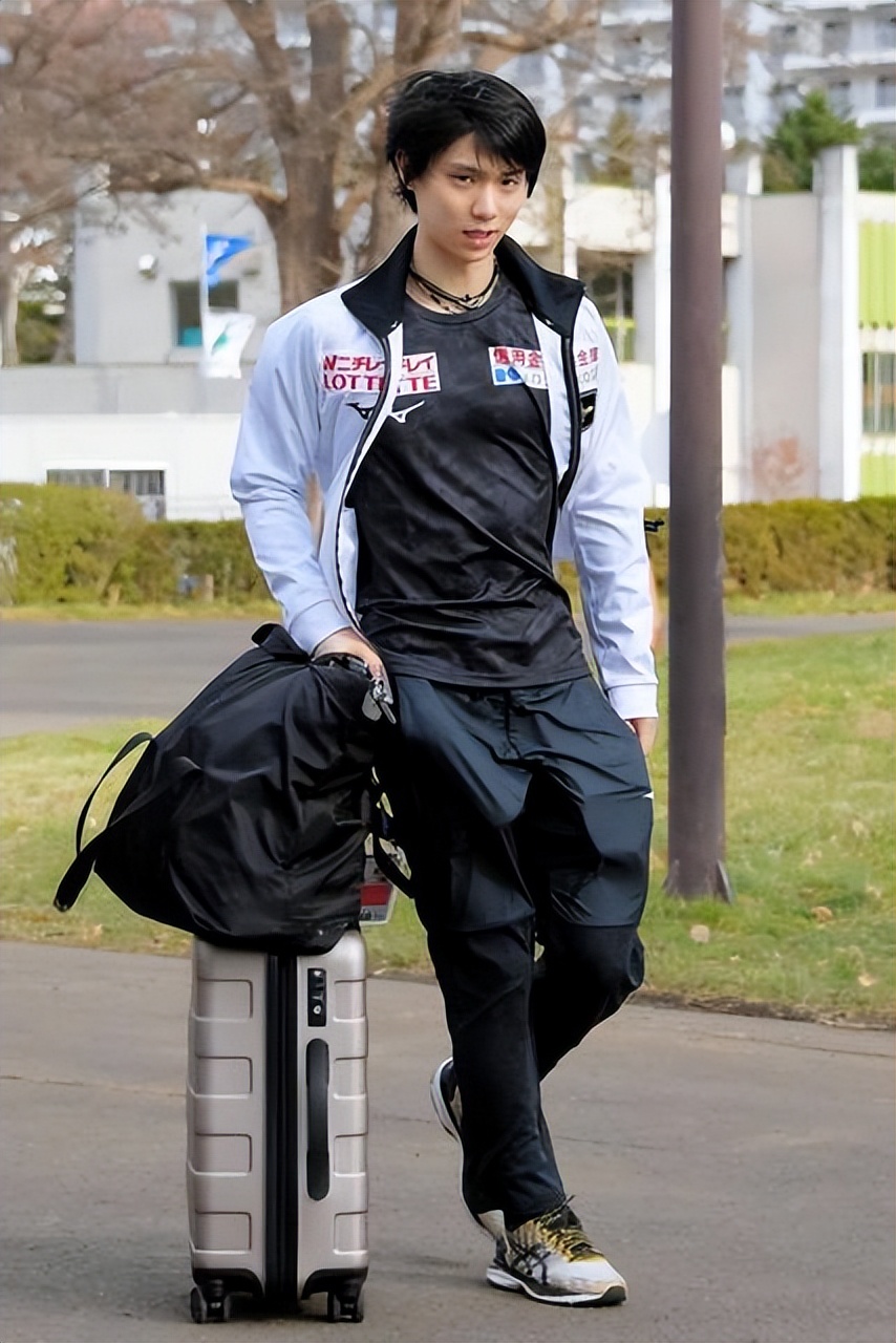 羽生结弦的背包装的什么,羽生结弦百宝箱