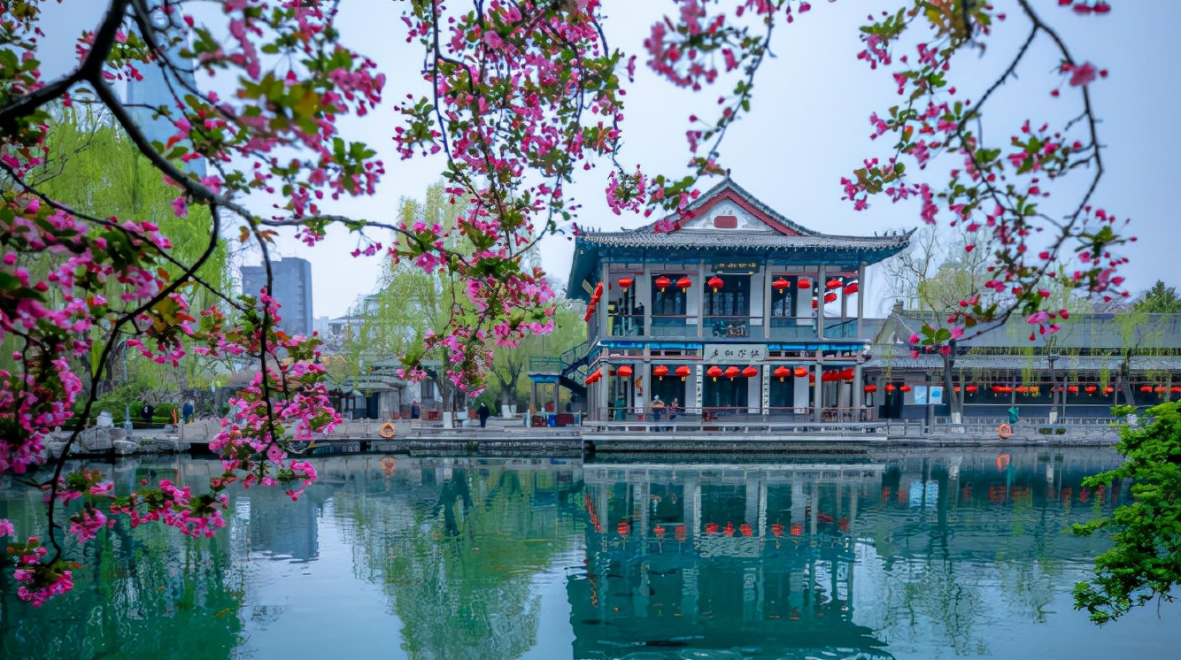 济南的深秋时节的诗情画意,春天的济南是个美丽的地方