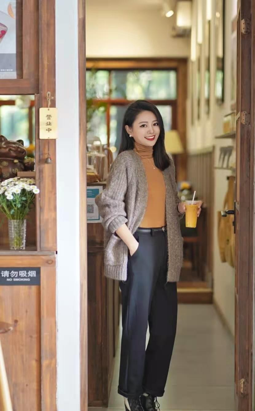 羊羔毛外套中年妈妈款,羊羔毛外套秋冬如何搭配才能显瘦