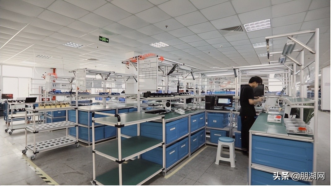 智能对话机器人如何实现,快仓智能仓储机器人还能和人对话