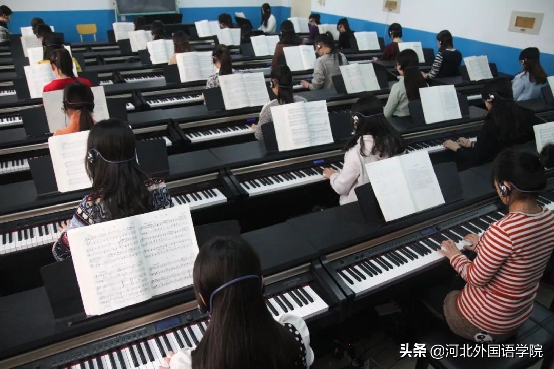 河外附中是省示范高中吗,河北外国语附属中学成绩