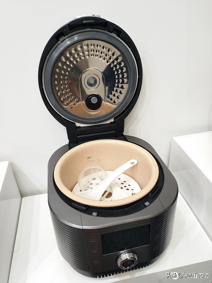 暴走两万步！海量图片带你游览2017年AWE家电展