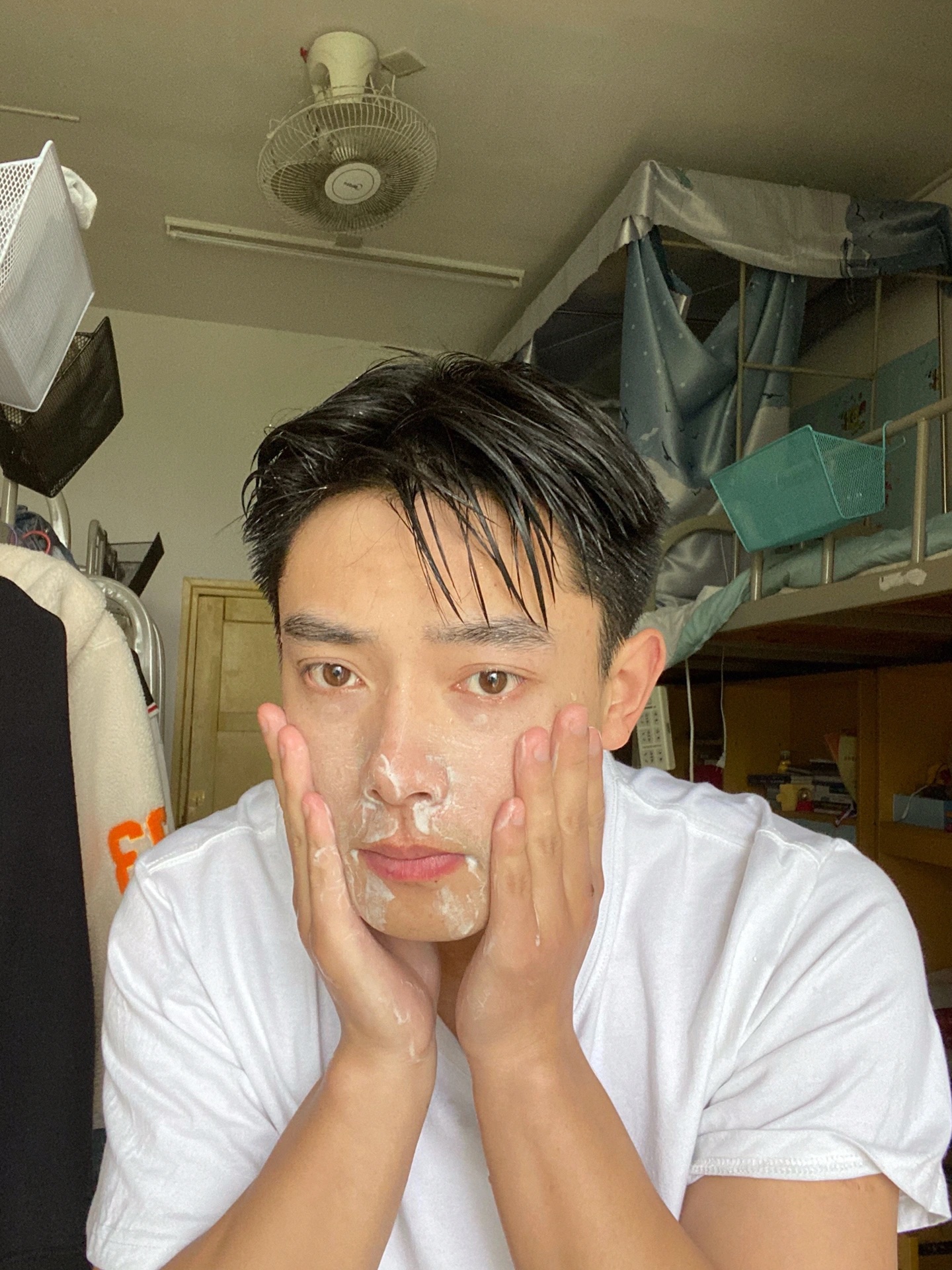 男士洗面奶护肤品排行榜第一名,护肤品十大品牌排名男生洗面奶