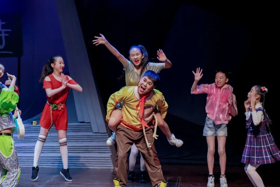 津云福利丨超亿人气+智趣成长！舞台剧《米小圈之李白白不白》天津站开启古今对话