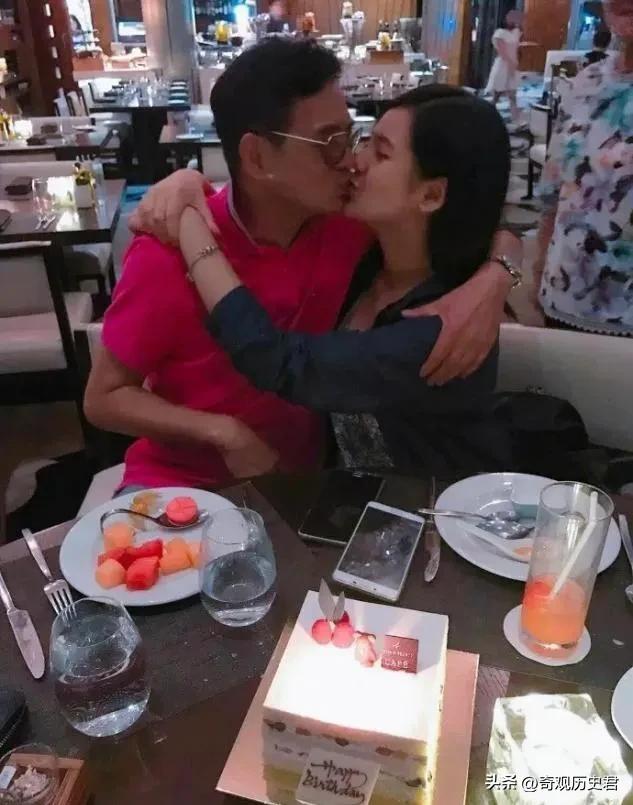 父女之间亲嘴的危害,父女亲脸拥抱违法吗