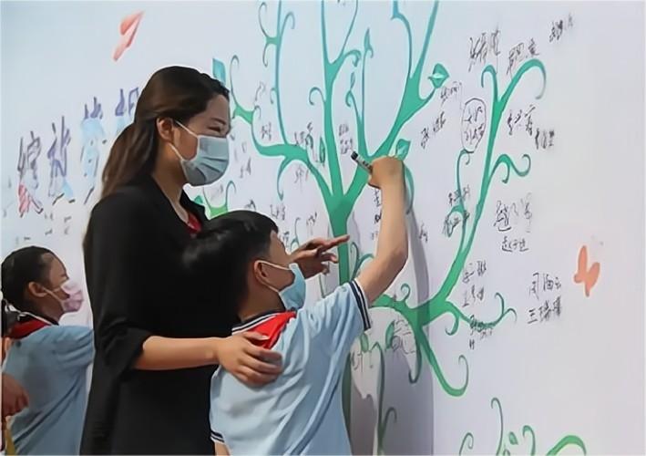 告别了“梓涵”时代,新一批“奇葩”名字来了!老师表示有点懵