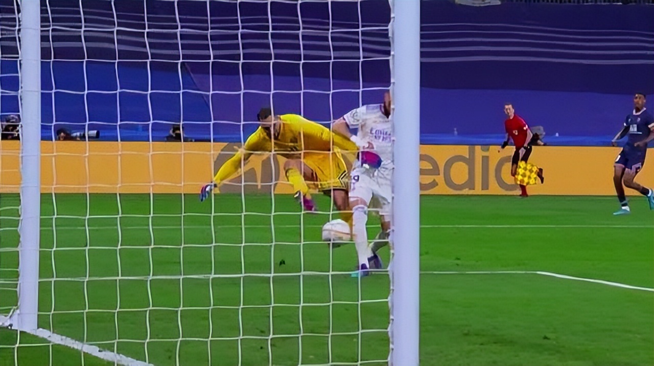 谁是下一位？四大门将见了他都失误，门将：不怪我，都怪本泽马