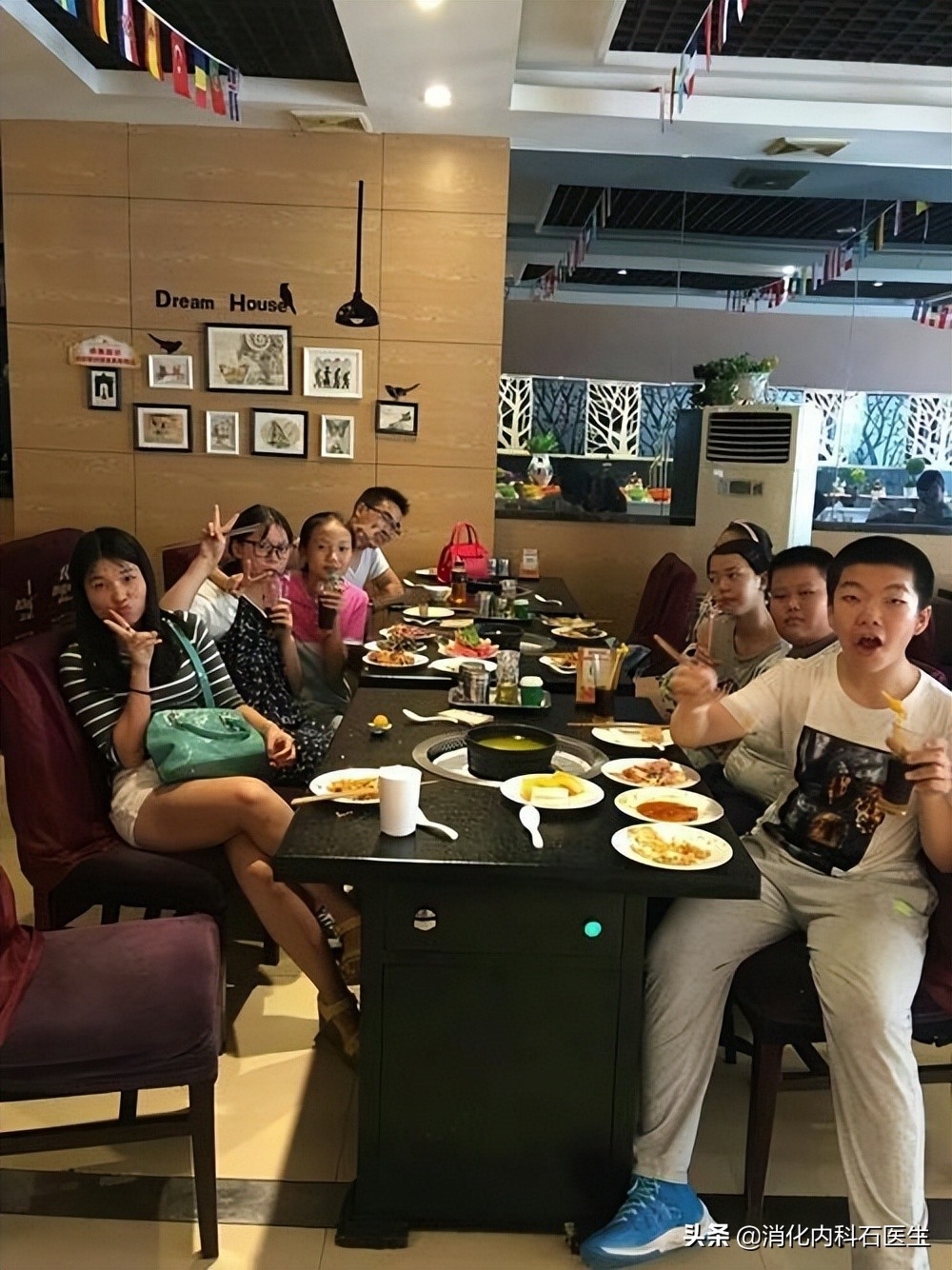 高中女孩子腹痛的原因,高中女生腹痛就医