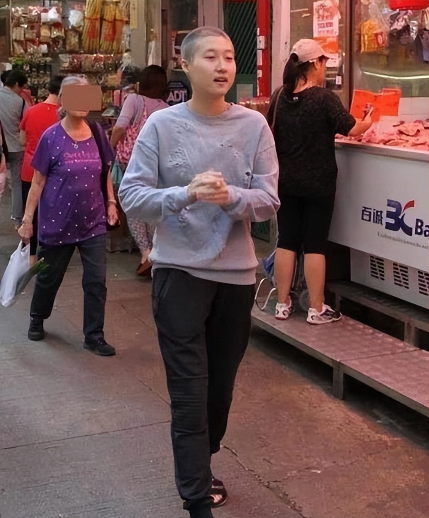 同样是成龙基因，把林凤娇儿子和吴绮莉女儿一对比，差距就出来了