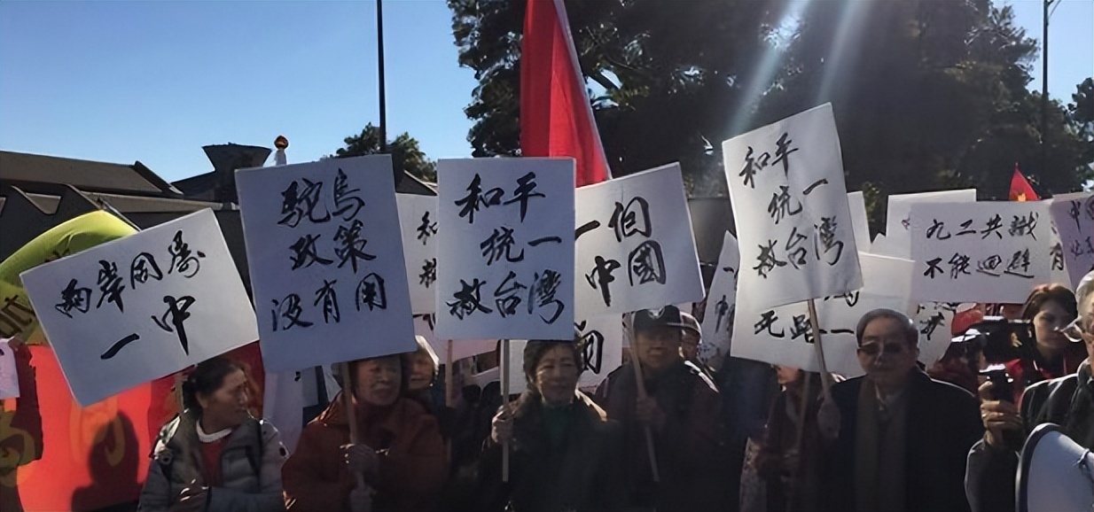 6月3日消息：美军机抵近山东舰，歼16没给歼15机会，与美机拼*刀刺**