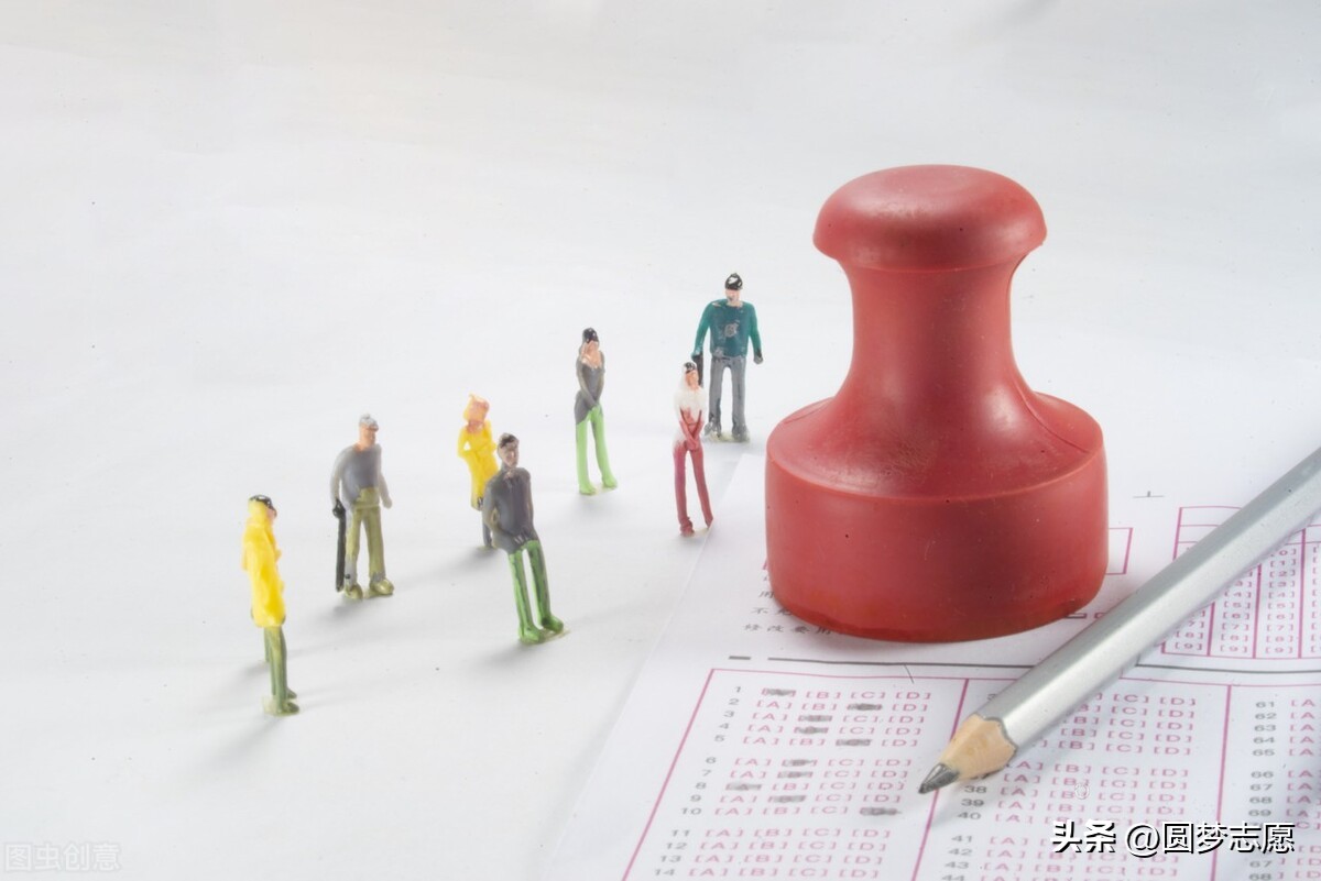 适合报考公务员的十大热门专业,哪些铁饭碗专业比较适合文科男生