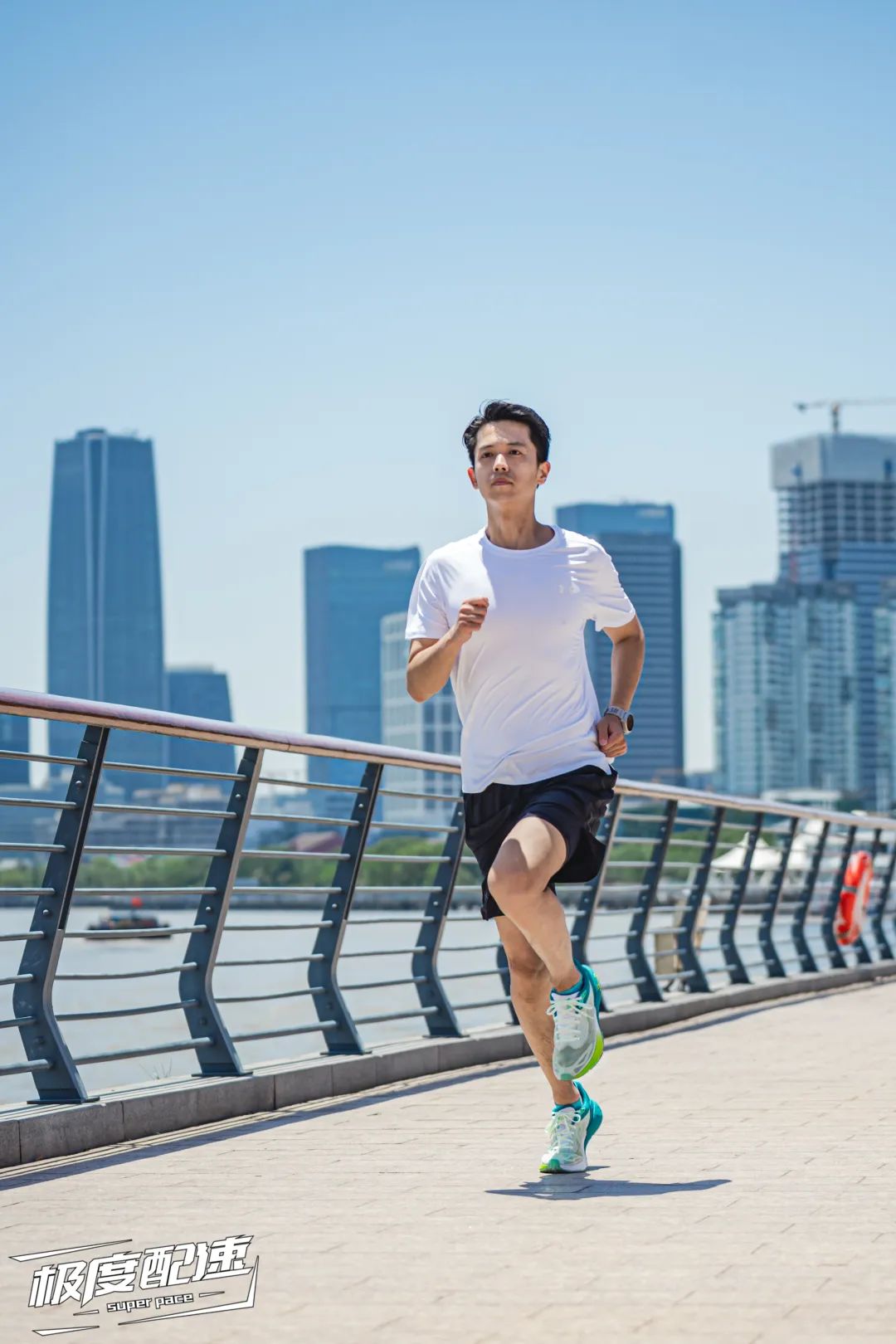 跑量1000公里了该选什么跑鞋,月跑量100以上有必要买跑表吗