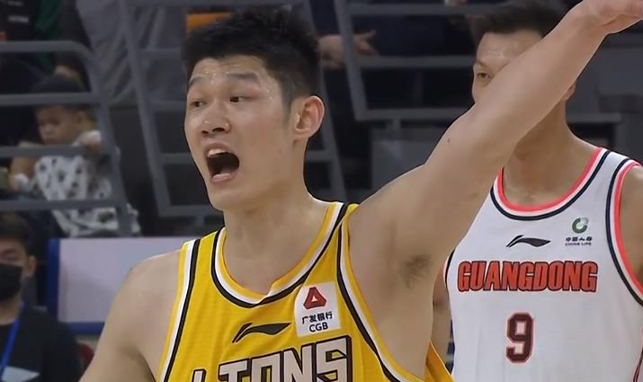 广厦输50分广东王博赛后采访,杜锋不满判罚冲入场内质问裁判组