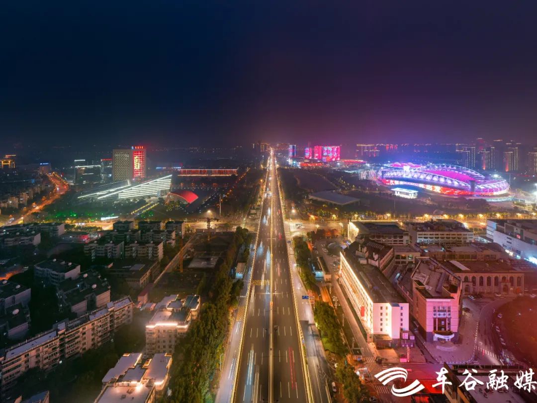 华灯盛景冰雪季“燃”动车谷最“靓”中国年