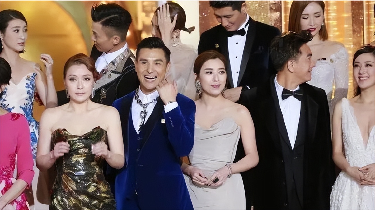 港星摆摊卖鱼蛋,两港星在大陆买鱼蛋