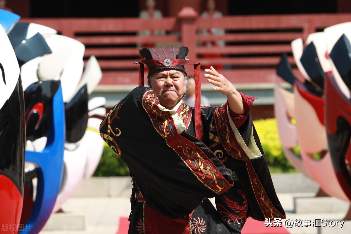 历史上评价曹操是奸臣还是枭雄,曹操在历史中真的是奸雄吗