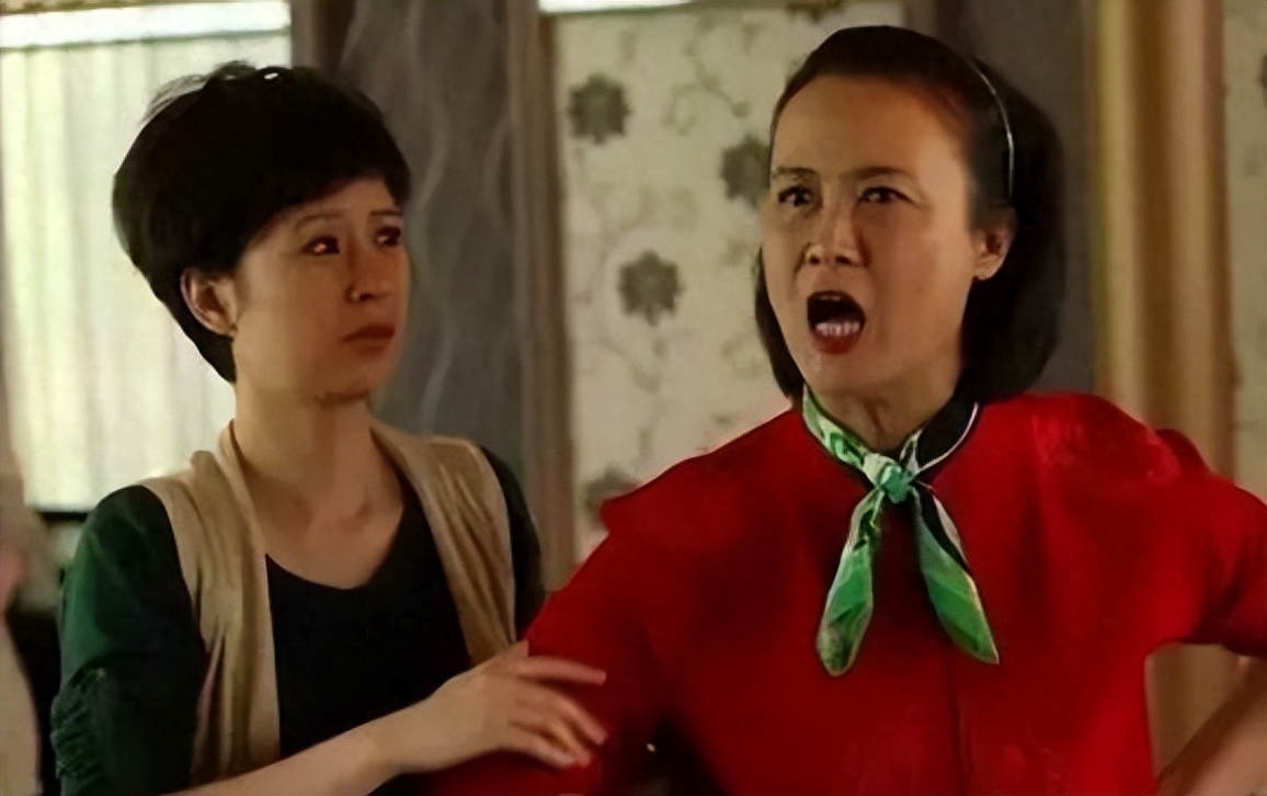 那年，我硬生生的被一个女生灌醉，第二天醒来发现躺在她的床上