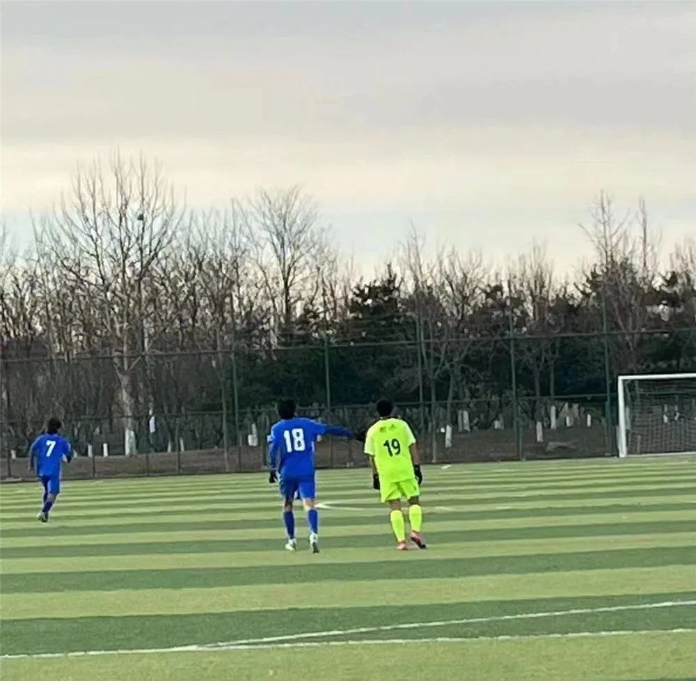 喜报校园足球冠军,足球队夺冠喜报