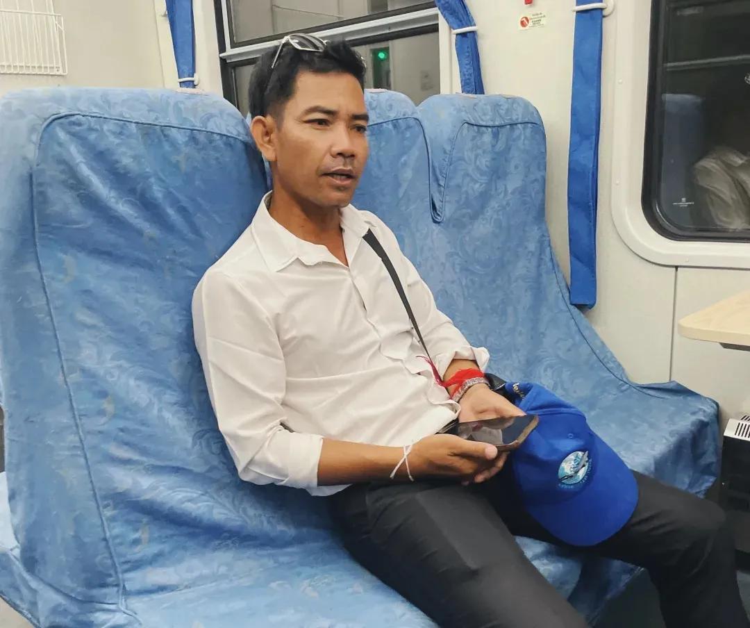 在老挝坐高铁,在老挝的中国高铁