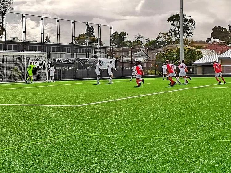 在悉尼PenshurstPark彭斯赫斯特公园球场，看一场社区少年足球赛