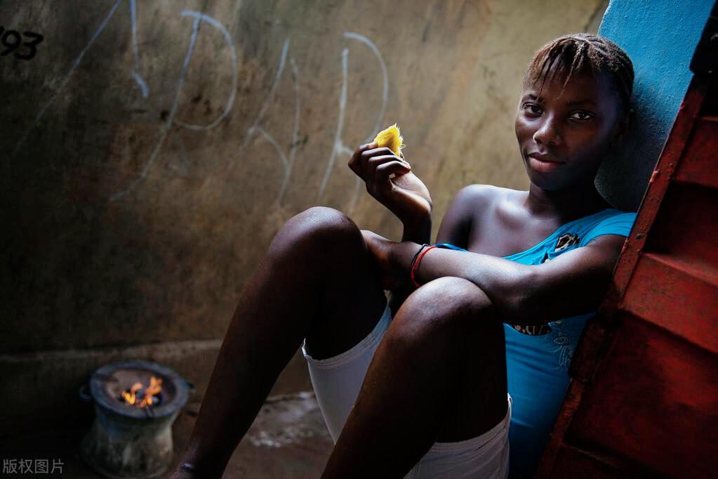 船到丹麦船员体会当地人的生活,去塞拉利昂