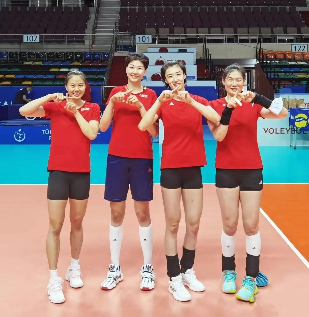 龚翔宇优美空中姿态图片,2022世排联赛龚翔宇得分