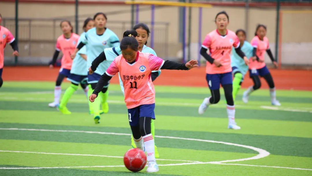 少年篮球赛场面,少年足球联赛视频