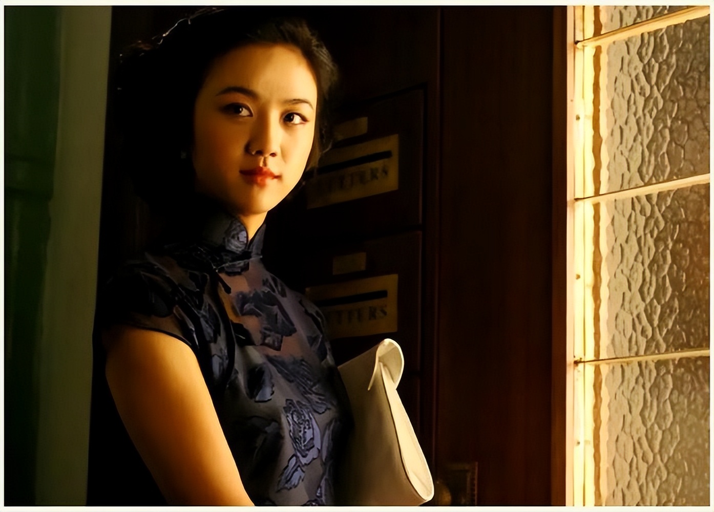 《色·戒》，在爱情中反思战争的残酷性，混乱的年代如何展示情感