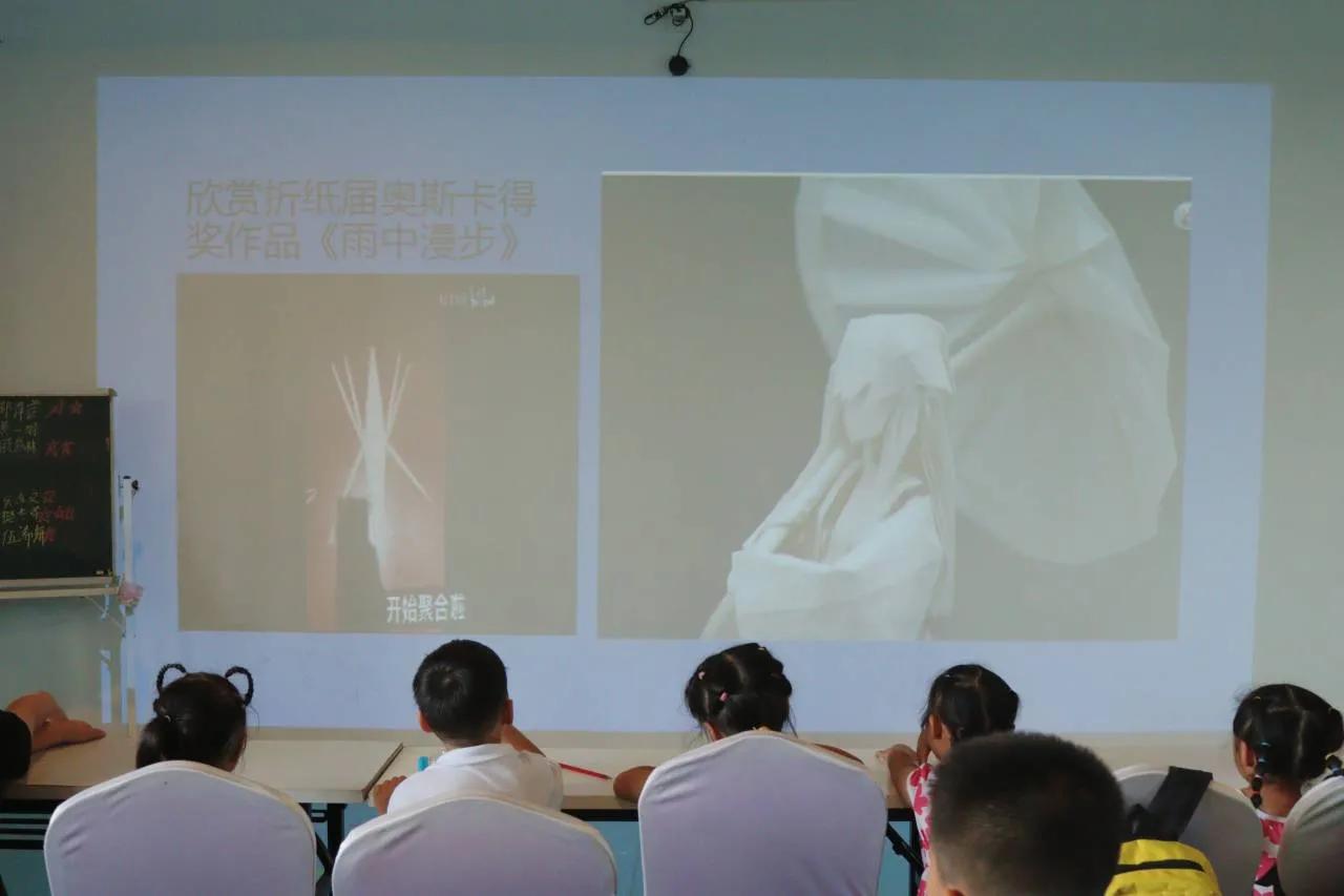 二师学子三下乡：动动小手巧折纸，七彩梦园乐搭建