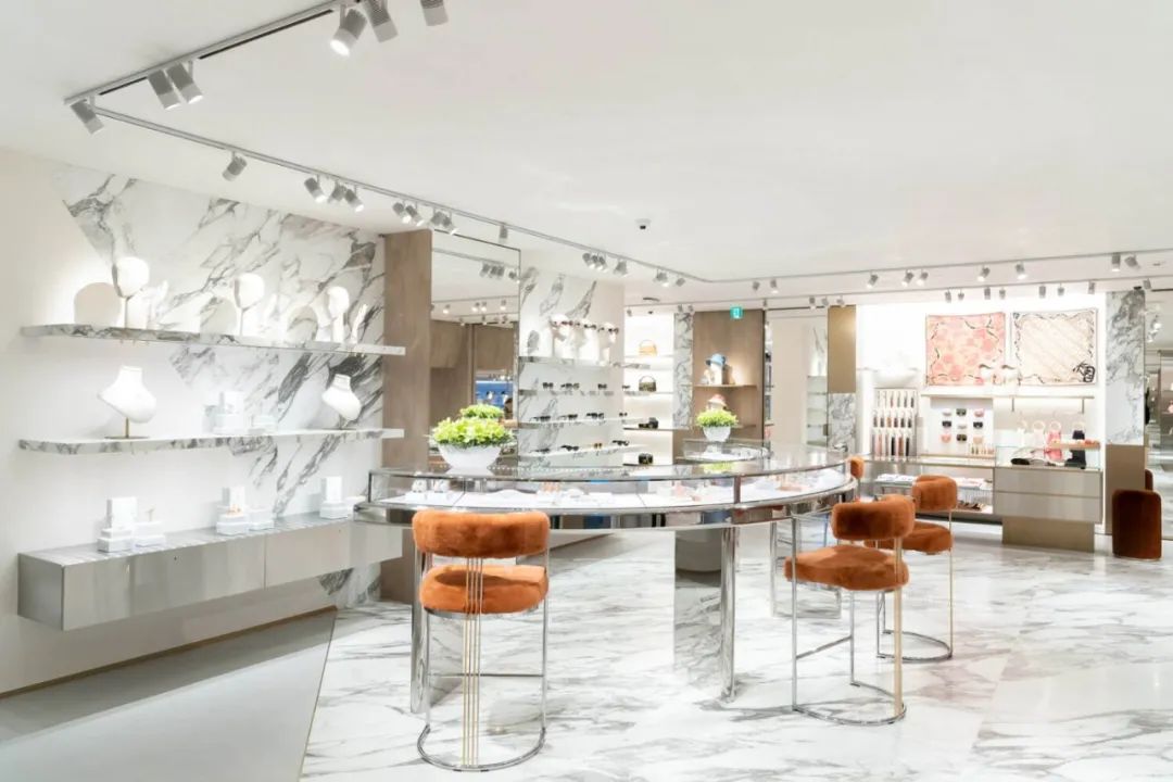 fendi官网旗舰店黑色系列新品发布,fendi官网新品