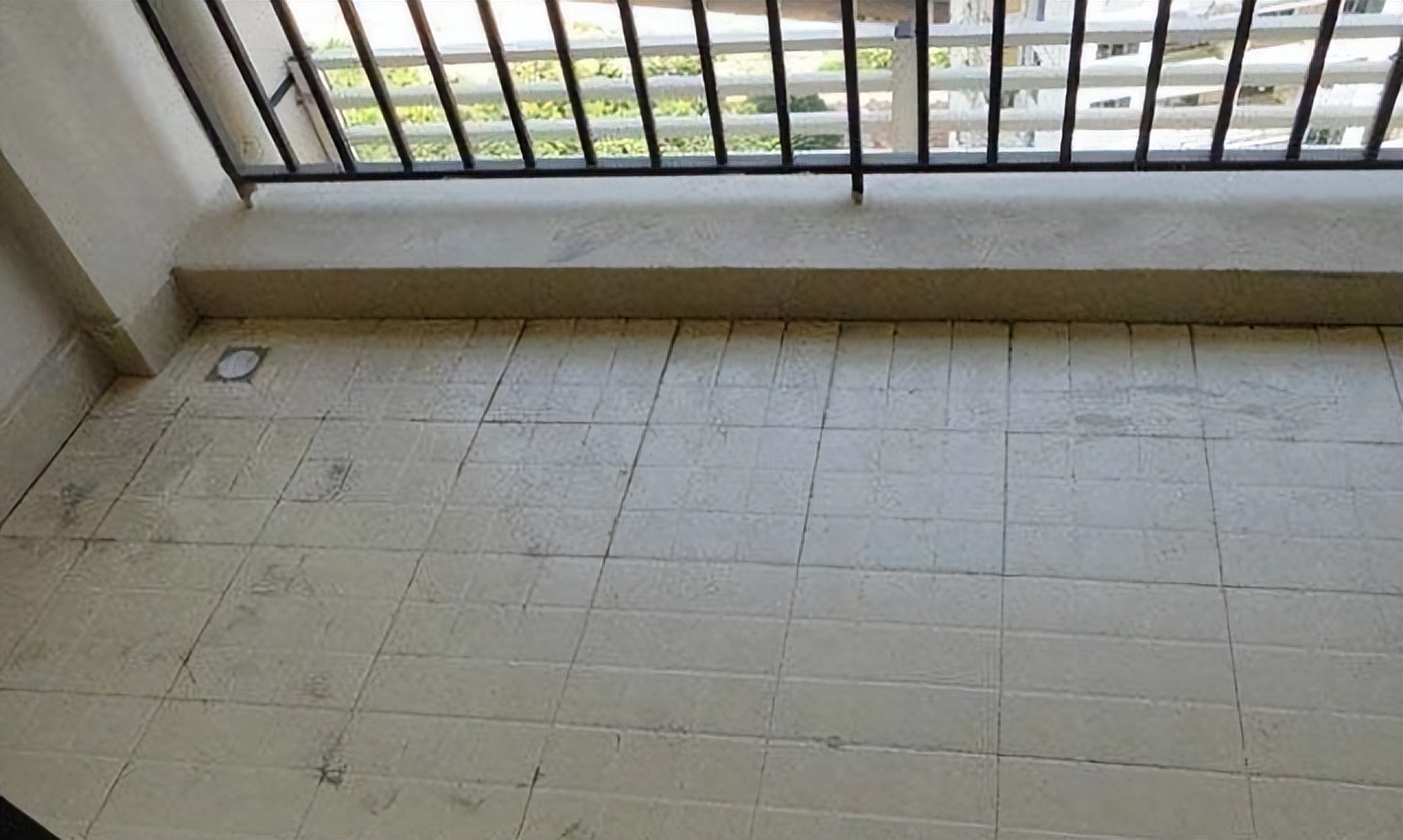 阳台铝合金窗户漏水怎么回事视频,阳台窗户下雨漏水防漏胶