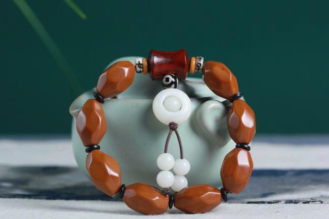 买橄榄核雕要注意什么,橄榄核手串有收藏价值